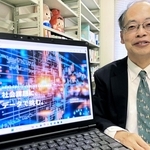 データに基づいた政策立案の意義や、ソーシャルデータサイエンス研究所の役割を語る芦谷恒憲特任教授＝神戸市西区学園西町８、兵庫県立大学