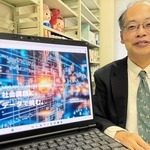 データに基づいた政策立案の意義や、ソーシャルデータサイエンス研究所の役割を語る芦谷恒憲特任教授＝神戸市西区学園西町８、兵庫県立大学