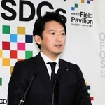 物価高対策などを盛り込んだ２０２５年度の補正予算案を発表する斎藤元彦兵庫県知事＝11日午後、県庁