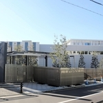 尼崎ＪＲ脱線事故の事故車両を保存するＪＲ西日本の施設＝大阪府吹田市 