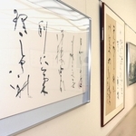 巧みな筆遣いの力作が並ぶ会場＝神戸市灘区原田通３、原田の森ギャラリー