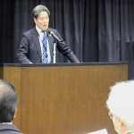 拉致問題の早期解決を訴える横田哲也・家族会事務局次長＝東京都千代田区