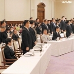 斎藤元彦知事らの給与を減額する改正条例案の継続審議を決めた兵庫県議会本会議＝１２日午前、県公館