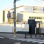 ＪＲ西日本の社員研修センター隣接地に完成した尼崎ＪＲ脱線事故の車両保存施設＝１２日午前、大阪府吹田市内