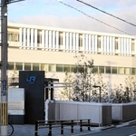 ＪＲ西日本の社員研修センター隣接地に完成した尼崎ＪＲ脱線事故の車両保存施設＝１２日午前、大阪府吹田市