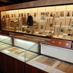 ゴルフクラブや写真など貴重な所蔵品が展示される「ＪＧＡゴルフミュージアム」＝三木市志染町広野