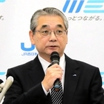 定例会見に臨むＪＲ西日本の倉坂昇治社長＝大阪市北区