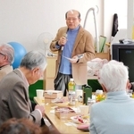 兵庫県内在住の原爆被爆者ら集った「おり鶴の会大交流会」＝神戸市中央区八雲通６、東神戸診療所