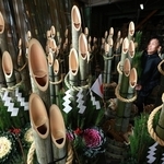 正月に向けて出荷が最盛期を迎えている門松＝小野市垂井町