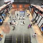 神戸三宮ツインゲート１期ビルに整備する新バスターミナルのイメージ（神戸市提供）