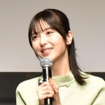 豊臣ゆかりの城について感想を述べる浜辺美波さん＝横浜市西区