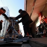 帰国した中国残留孤児らが過ごすデイサービス施設。高齢化が進み、日本語が十分でない中で介護に直面する＝尼崎市神田北通６（撮影・小林良多）