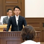 兵庫県議会の定例会に臨む斎藤元彦知事＝９月１８日、神戸市中央区、県公館