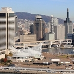 神戸市が再整備で新たな魅力創出を目指しているウオーターフロント。中央奥の水域が埋め立てを計画している京橋地区の船だまり＝神戸市中央区（撮影・長嶺麻子）