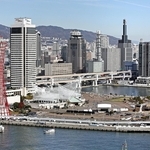 新施設が次々と登場し、新たなにぎわいを見せている神戸港のウオーターフロント。埋めて立てでさらに回遊性を高める＝神戸市中央区（撮影・長嶺麻子）