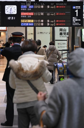 地震の影響で新幹線に運転の見合わせや遅れが生じた＝６日午後、神戸市中央区、ＪＲ新神戸駅（撮影・大田将之）