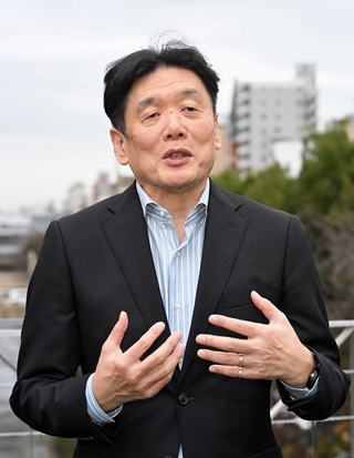 ＡＩとの向き合い方について話す積高之准教授＝神戸市中央区（撮影・大田将之）