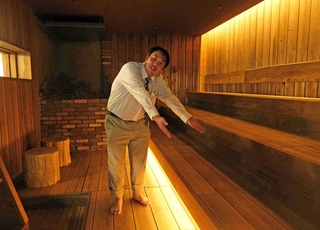 全面リニューアルした「神戸サウナ＆スパ」のメインサウナ＝神戸市中央区下山手通２