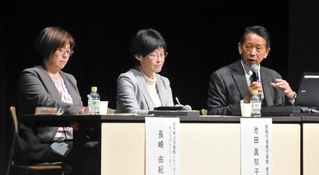 阪神・淡路大震災の経験から子どもたちの遊び場を確保することの重要性について語る小野晃弘さん（右端）＝神戸市中央区楠町４