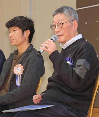 震災の体験を語る長谷川博也さん（右）。初めて長男の元気さんと共に登壇した＝神戸市長田区二葉町５（撮影・吉田敦史）