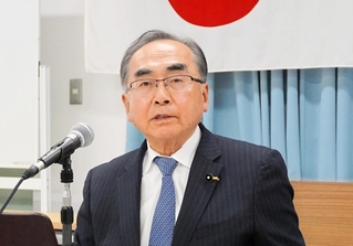 自民党兵庫県連の選挙対策委員会の後、取材に応じる藤本百男委員長＝神戸市中央区中山手通５