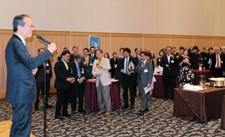 姫路市ゆかりの約１１０人が集まった「ふるさと姫路懇話会」＝東京都内