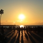 新年の幕開けとなる初日の出＝１日午前７時３１分、神戸市須磨区（撮影・鈴木雅之）