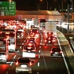 Ｕターンラッシュで混雑する神戸ＪＣＴ付近＝３日夜、神戸市北区（撮影・斎藤雅志）