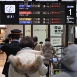 地震の影響で新幹線に運転の見合わせや遅れが生じた＝６日午後、神戸市中央区、ＪＲ新神戸駅（撮影・大田将之）