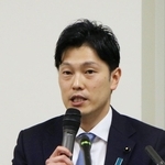 「ＮＨＫから国民を守る党」と党首の立花孝志被告に対する名誉毀損訴訟を起こし、会見する奥谷謙一兵庫県議＝神戸市中央区橘通３