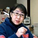 能登での支援活動や今後の課題を説明する山中弓子さん＝石川県能登町（撮影・斎藤雅志）