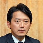 阪神・淡路大震災発生から３１年になるのを前に取材に応じる兵庫県の斎藤元彦知事＝８日、神戸市中央区、兵庫県庁（撮影・大田将之）