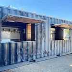 イタリア・ボローニャの災害ボランティア団体が所有するキッチンコンテナ。被災地へ運び、温食を提供する拠点になるという（神戸市提供）