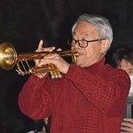 追悼の思いを胸に、１月１７日に東京で初めて演奏した松平晃さん＝東京・芝公園（撮影・名倉あかり）