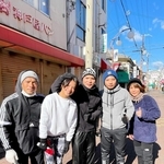 正月に家族で集まった（左から）阿部浩二さん、詩選手、一二三選手、勇一朗さん、愛さん＝２０２１年１月、神戸市兵庫区（浩二さん提供）