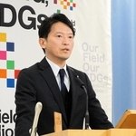定例会見で質問に答える斎藤元彦知事＝兵庫県庁