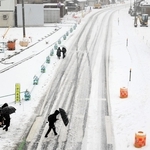 降雪で真っ白になったまち＝新温泉町浜坂