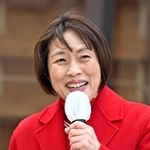 集まった有権者に支持を訴える共産党の田村智子委員長＝２７日午後、神戸市中央区、大丸神戸店前（撮影・斎藤雅志）