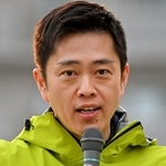 街頭で支持を呼びかける日本維新の会の吉村洋文代表＝２７日午後、神戸市垂水区、ＪＲ垂水駅前（撮影・大田将之）