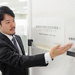 神戸市の期日前投票所には写真撮影の禁止を知らせる紙が張り出された＝２８日午後、神戸市中央区東町、中央区役所