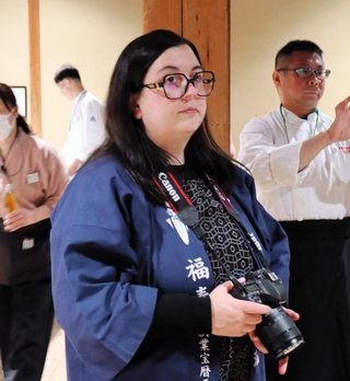 神戸酒心館で広報を担当するメソレッラ・チンツィアさん＝神戸市東灘区