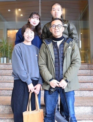 山本家の家族写真。幹太さんは家族が大好き（山本春名さん提供）