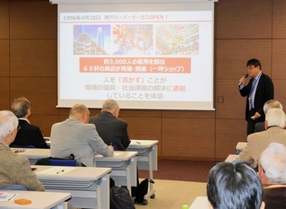 パソナグループ常務執行役員・伊藤真人さんの講演＝東京都内