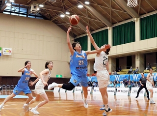 今季ホーム開幕戦で勝利した姫路。リーグ参入後最多の６勝と奮闘も、移転が決まった＝２０２５年１０月２５日、品川リフラ赤穂市民総合体育館