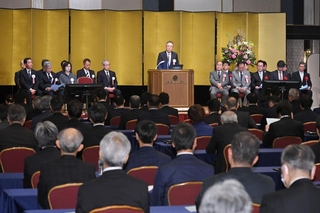 兵庫県内の販売店所長が集まった神戸新聞販売店大会＝１１日午前、神戸市中央区港島中町６（撮影・大田将之）