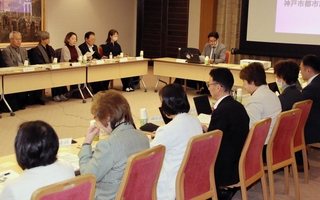 神戸三宮ツインゲート２期ビル建設の市街地再開発事業などを承認した神戸市都市計画審議会＝神戸市役所