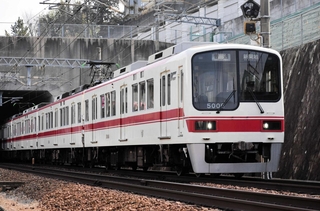 神戸市北区や西区に住む市民らの重要な移動手段となっている神戸電鉄＝１６日午前、神戸市北区山田町下谷上