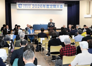 立憲民主党代表の水岡俊一参院議員（中央）らが出席した立民兵庫県連の定期大会＝22日午後、神戸市中央区