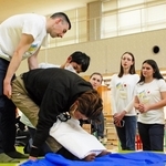 ウクライナから訪れた医師や理学療法士らが、車いす患者のリハビリ研修を受けた＝神戸市西区曙町、県立リハビリテーション中央病院