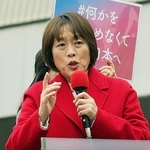 演説する共産党の田村智子委員長＝５日午前、尼崎市潮江１（撮影・中西幸大）